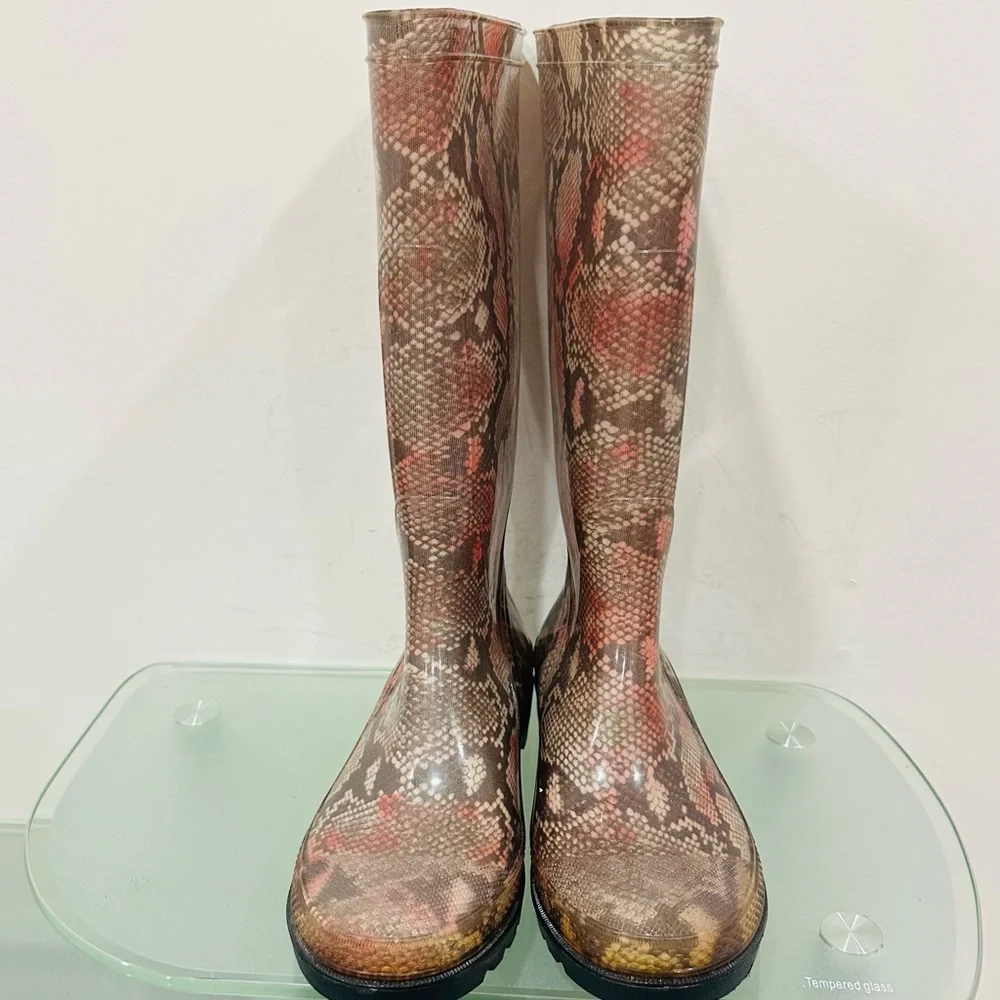 Guess rain boot